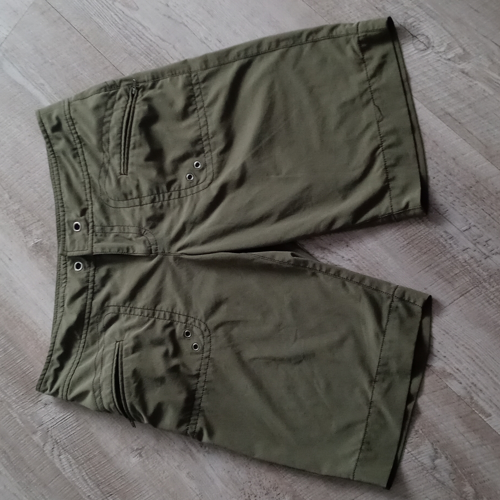 Athleta womans size 6 shorts Army green